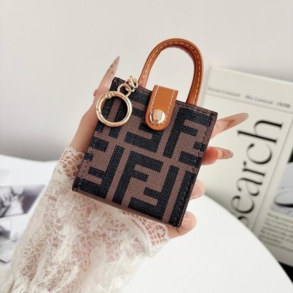 Fendi フェンディハイブランド AirPods4 3 pro3 2ケースストラップ airpods4カバー 耐衝撃 エアーポッズ4プロ2ケース 激安 ブランド エアーポッズ4 プロ2 3/2/1ケースブランド AirPods 4/3 Pro2/proケース メンズレディーズ