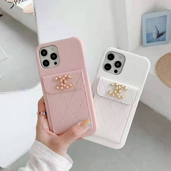 Chanel/シャネルブランド 交換用  革型 iphone 13/13 mini/13 pro maxケース 高級感ジャケット型 シャネル モノグラム 背面バック付きアイフォン12/12mini/12promaxケース メンズレディース 激安 コピーブランド 収納可 保護ケース 大人気INS風アイフォン11/11 pro/11 pro max/se2カバー  激安  可愛い 携帯ケース 芸能人愛用