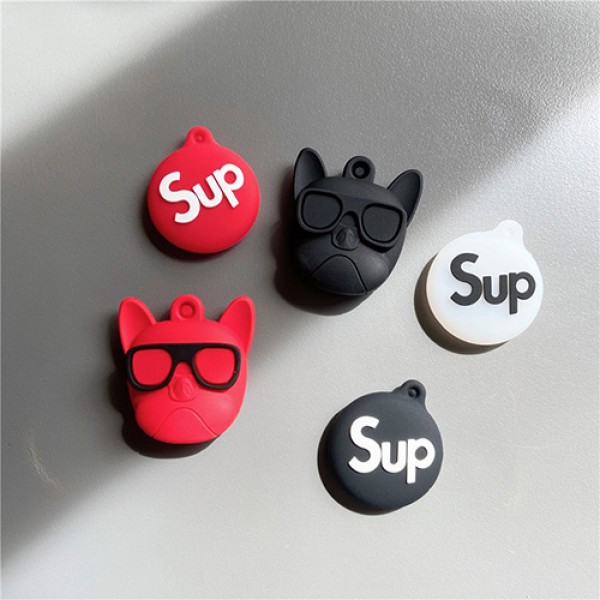 Supreme ブランド AirTagケース シュプリーム エアタグ アクセサリー ブルドッグ柄 GPS紛失防止 カラビナ付き シリコン保護カバー airtags 防塵 耐衝撃 軽量 コピー