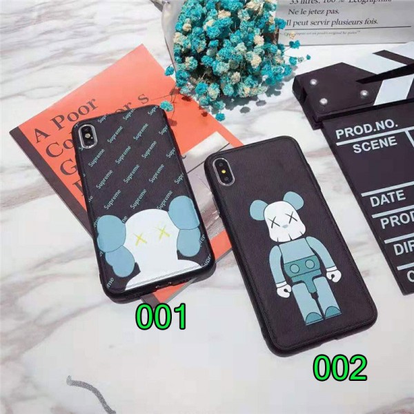 supreme kaws iphone xr/xs maxケース 可愛いキャラクター付き iphone x/10/テンエスケースブランド個性 iphone se2/8/7 plusカバーファッション学生向け