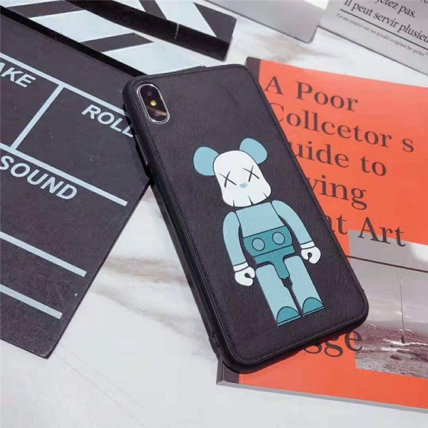 supreme kaws iphone xr/xs maxケース 可愛いキャラクター付き iphone x/10/テンエスケースブランド個性 iphone se2/8/7 plusカバーファッション学生向け