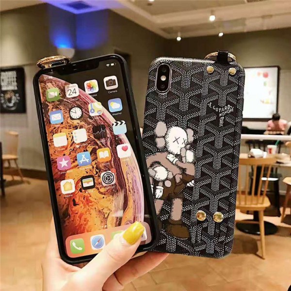 ゴヤール KAWS iphone xr/xs maxケース個性キャラクター付き iphone x/xi/11 maxケースブランド アイフォンse2/8/7 plusケース ハンドベルト付き 大人気 オシャレ