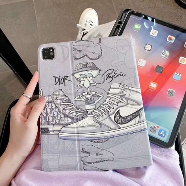 Dior x Nike シンプソンコラボ アイパッドエア1/2/3/4ケース 横開きipad mini 4/5カバー ipad 5/6/7/8 10.2 9.7インチ 激安 すべてのipad機種対応iPad ミニ5/4/3/2/1手帳型カバー ブランドパロディ・レプリカ日本未入荷新型