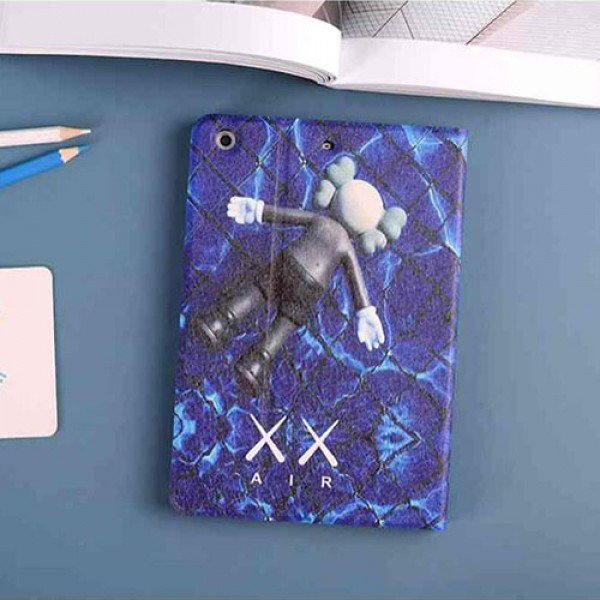 Kaws アイパッドエア1/2/3/4ケース 横開きブラントIpad 8/7 世代 Air 10.9インチケース  コピーiPad ミニ5/4/3/2/1手帳型カバー ブランドパロディ・レプリカ日本未入荷新型 iPad pro 9.7 11インチケース ブランド　 2020/2018/2017  ブランドパロディ・レプリカ