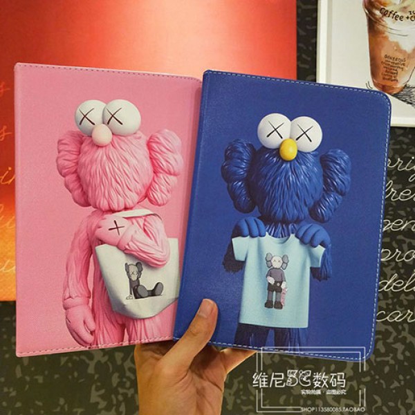 KAWS ipad air4 7/8世代 pro 9.7/11inch 2020ケース ブランド メンズ レディースipad mini 4/5カバー ipad 5/6 9.7インチ 激安 すべてのipad機種対応iPad ミニ5/4/3/2/1手帳型カバー ブランドパロディ・レプリカ日本未入荷iPad Proケース 9.7インチ 2018/2017