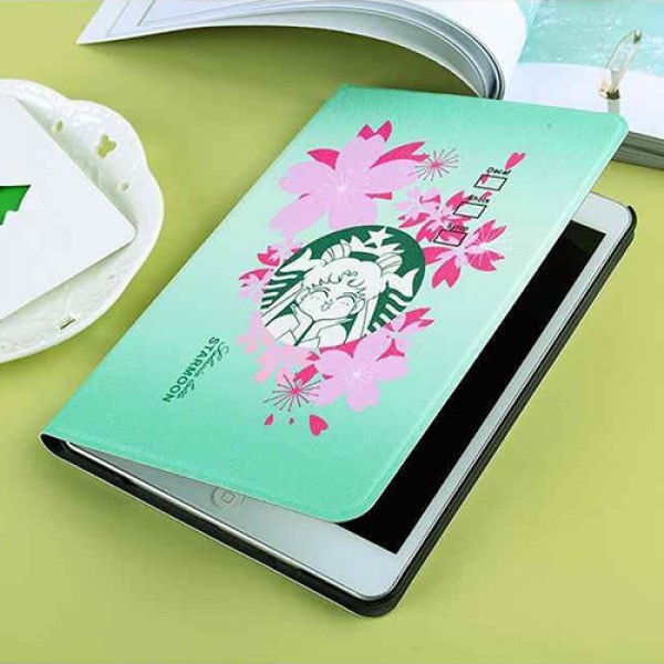 CDG/Starbucks x セーラームーン コラボ ipad air4 8/7世代 pro 9.7/11inch 2020ケース ブランド メンズ レディースアイパッドエア1/2/3ケース 横開きiPad Proケース 9.7インチ CDG 2018/2017新型 iPad pro 9.7 11 インチケース ブランド　 2020/2018/2017  ブランドパロディ・レプリカ