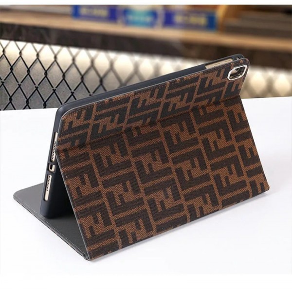 1Fendi/フェンデイ ipad air4 5 6 pro 12.9/11inch 2020ケース ブランド メンズ レディースipad mini 4/5 6 7カバー ipad 8/7 9 10 10.2インチ 激安 すべてのipad機種対応モノグラム ダミエ アイパッド 6/5/4/3/2ケース 手帳型新型 iPad pro 9.7 11 12.9インチケース ブランド 2020/2018/2017  ブランドパロディ・レプリカ日本未入荷