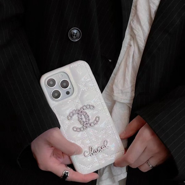 Chanel シャネルおしゃれiphone 15 2023 14 13 12 xr xs 8/7 plusケース iphone 14 15 plusケースカバースタンド付きセレブ愛用全機種対応ハイブランドケース パロディiphone14/13 pro max スマホケース コピー