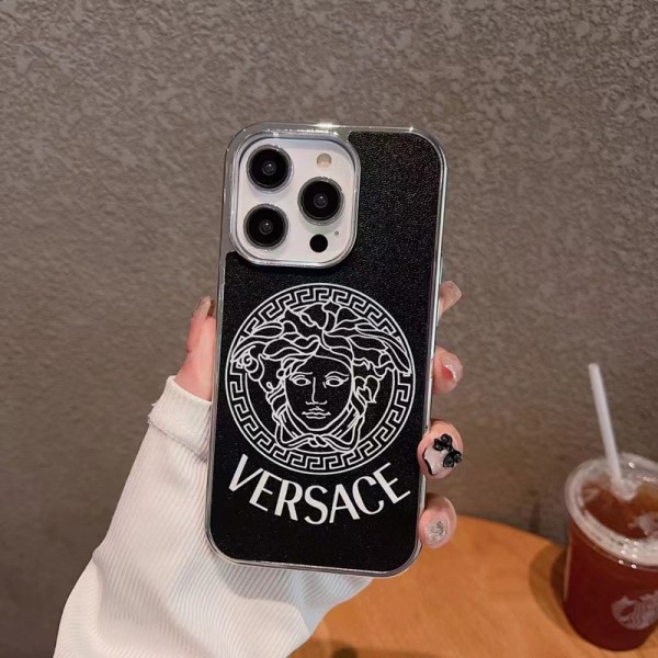 Versace ヴェルサーチiphone 15/14 pro/15 pro max xs/8/7 plusカバー iphone 14 15 plusケースカバースタンド付き韓国風セレブ愛用 iphone 15 アイフォン 15 14 13pro maxケース ジャケットスマホケース コピーiphone14/13 pro max スマホケース コピー