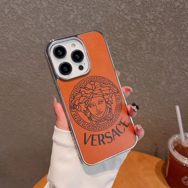 Versace ヴェルサーチiphone 15/14 pro/15 pro max xs/8/7 plusカバー iphone 14 15 plusケースカバースタンド付き韓国風セレブ愛用 iphone 15 アイフォン 15 14 13pro maxケース ジャケットスマホケース コピーiphone14/13 pro max スマホケース コピー