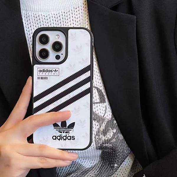 Adidas アディダスiphone 15/14 pro/15 pro max xs/8/7 plusカバー ストラップ付 カード入れiphone 14 15 plusケースカバースタンド付きセレブ愛用全機種対応ハイブランドケース パロディiphone14/13 pro max スマホケース コピー