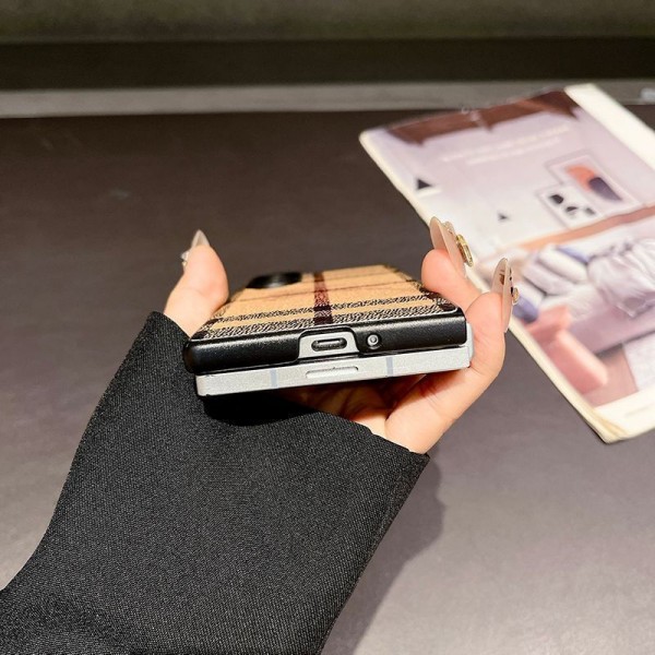 Burberry バーバリーブランドgalaxy z flip 7 6 5 4 fold5 6 7 2025ケースハイブランド サムソン galaxy z flip 1/2/3/4/5 6 /7fold 7/6 5 4 3 カバーケースレディースメンズ激安折り畳み可ギャラクシー z fold 7 6 5 4 3ケース 革製セレブ愛用全機種対応ハイブランドケース パロディ