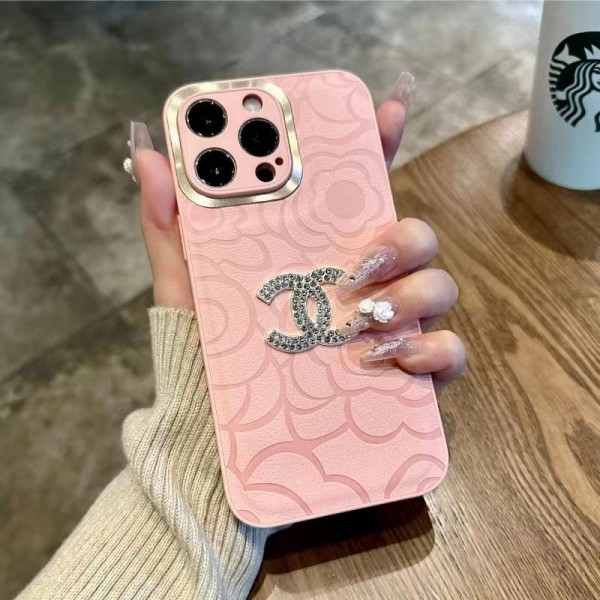 Chanel シャネルハイブランド アイフォン15 14+ 13 pro max レディースメンズ激安iphone 15/14 pro/15 pro max xs/8/7 plusカバー ストラップ付 カード入れiphone 14 15 plusケースカバースタンド付きセレブ愛用全機種対応ハイブランドケース パロディ