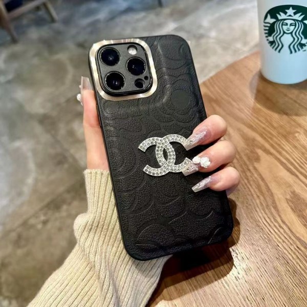 Chanel シャネルハイブランド アイフォン15 14+ 13 pro max レディースメンズ激安iphone 15/14 pro/15 pro max xs/8/7 plusカバー ストラップ付 カード入れiphone 14 15 plusケースカバースタンド付きセレブ愛用全機種対応ハイブランドケース パロディ