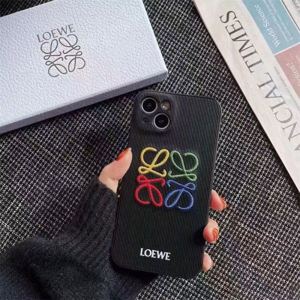 LOEWE ロエベブランドiphone 16 17 15 plus 16 pro maxケースiphone 17Pro/16/14 pro/15 pro max 16 plus カバー ストラップ付 カード入れiphone16 17 pro 14 15 16 plusケースカバースタンド付き韓国風セレブ愛用 iphone 16 15 17 アイフォン17 16 15 14 13pro maxケース ジャケットスマホケース コピー