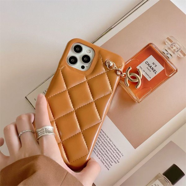 Chanel シャネルブランドiphone 16 17 15 plus 16 pro maxケースおしゃれiphone 17 16  pro max 15 14 13 12 ケース シャネル iphone16 17 pro 14 15 16 plusケースカバースタンド付きセレブ愛用全機種対応ハイブランドケース パロディ