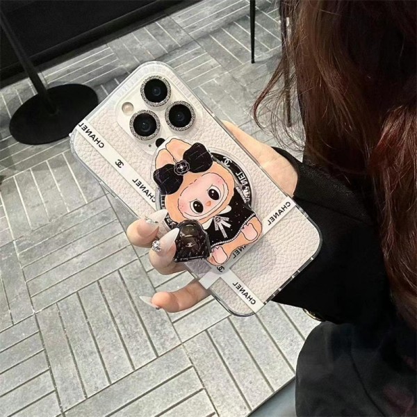 Chanel シャネルブランドiphone 16 17 15 plus 16 pro maxケースiphone16 17 pro 14 15 16 plusケースカバースタンド付き韓国風セレブ愛用 iphone 16 15 17 アイフォン17 16 15 14 13pro maxケース ジャケットスマホケース コピーセレブ愛用全機種対応ハイブランドケース パロディ
