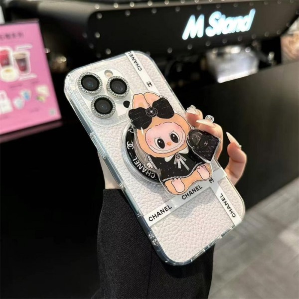 Chanel シャネルブランドiphone 16 17 15 plus 16 pro maxケースiphone16 17 pro 14 15 16 plusケースカバースタンド付き韓国風セレブ愛用 iphone 16 15 17 アイフォン17 16 15 14 13pro maxケース ジャケットスマホケース コピーセレブ愛用全機種対応ハイブランドケース パロディ