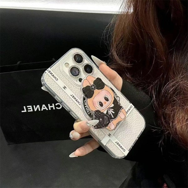 Chanel シャネルブランドiphone 16 17 15 plus 16 pro maxケースiphone16 17 pro 14 15 16 plusケースカバースタンド付き韓国風セレブ愛用 iphone 16 15 17 アイフォン17 16 15 14 13pro maxケース ジャケットスマホケース コピーセレブ愛用全機種対応ハイブランドケース パロディ