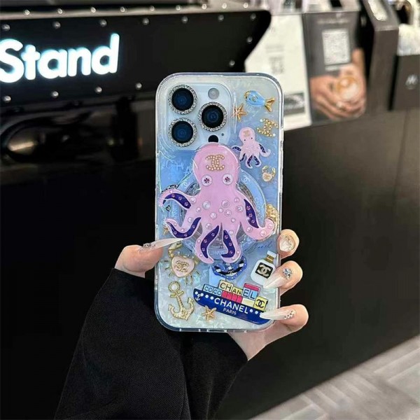 Chanel シャネルiphone 17Pro/16/14 pro/15 pro max 16 plus カバー ストラップ付 カード入れ シャネルiphone16 17 pro 14 15 16 plusケースカバースタンド付き韓国風セレブ愛用 iphone 16 15 17 アイフォン17 16 15 14 13pro maxケース ジャケットスマホケース コピーセレブ愛用全機種対応ハイブランドケース パロディ