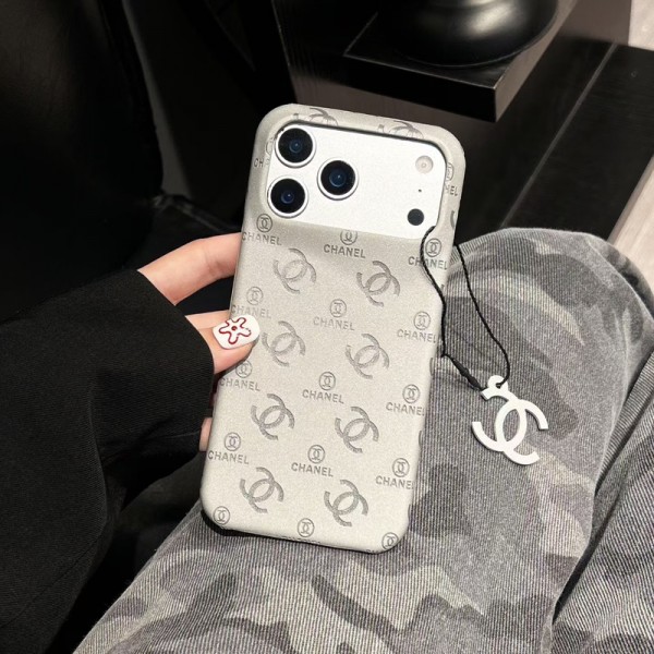 Chanel シャネルブランドiphone 16 17 pro 15 plus 16 pro maxケースiphone 17Pro/16/14 pro/15 pro max 16 plus カバー ストラップ付 カード入れセレブ愛用全機種対応ハイブランドケース パロディiphone17 air 16 15 14/13 pro max スマホケース コピー