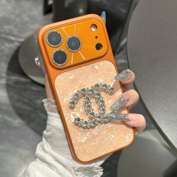 Chanel シャネルiphone 18/17Pro/16/14 pro/15 pro max 16 plus 17 17eカバー ストラップ付 カード入れ韓国風セレブ愛用ディオールiphone 18 17e 16 15 17 air アイフォン17 16 15 14 18pro maxケース ジャケットスマホケース コピーセレブ愛用全機種対応ハイブランドケース パロディiphone 18pro 17 air 16 15 14/13 pro max 17スマホケース コピー
