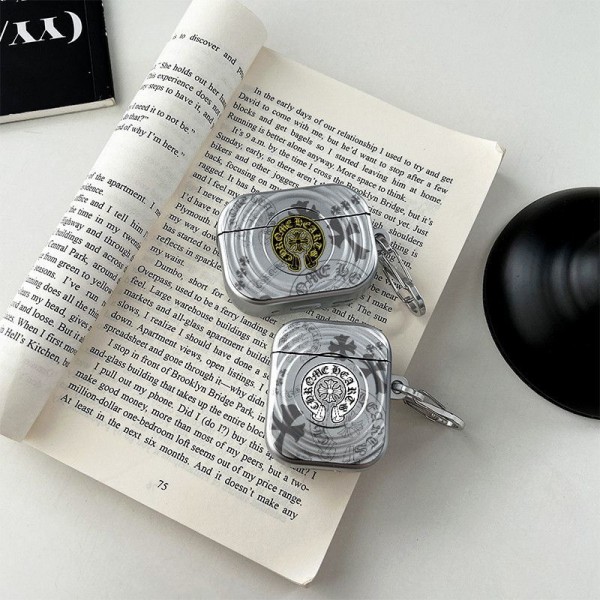 クロムハーツ Chrome Heartsハイブランド AirPods4 3 pro3 2ケースストラップ airpods4カバー 耐衝撃 エアーポッズ4プロ2ケース 激安 ブランド エアーポッズ4 プロ2 3/2/1ケースブランド AirPods 4/3 Pro2/proケース メンズレディーズ