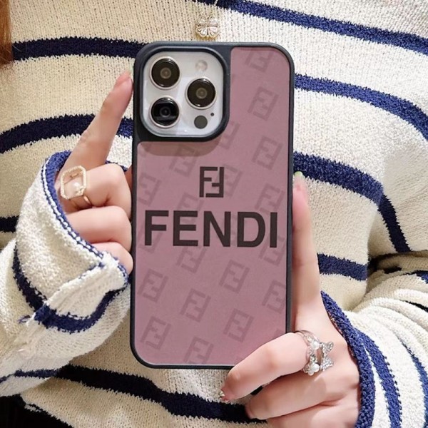 Fendi フェンデイブランドiphone 14 plus 15 pro maxケースiphone 14 15 plusケースカバースタンド付きセレブ愛用全機種対応ハイブランドケース パロディiphone14/13 pro max スマホケース コピー