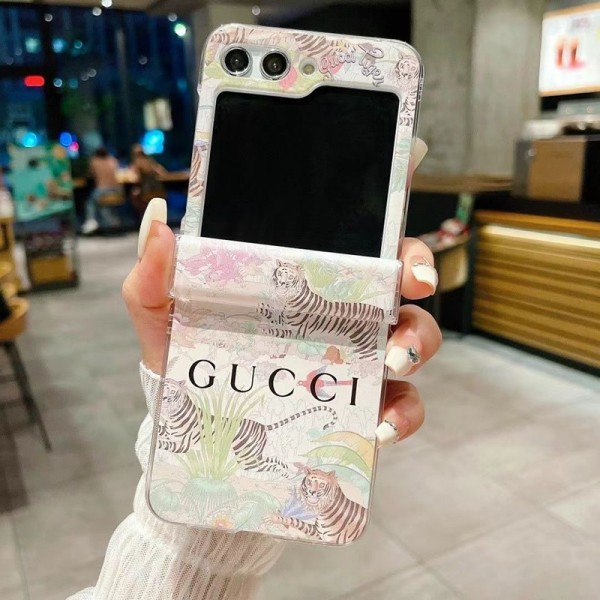 Gucci グッチブランドgalaxy z flip 5 4 fold5 2023ケースgalaxy fold5 4 3 2ケースカバースタンド付きセレブ愛用全機種対応ハイブランドケース パロディgalaxy z fold 5 4 3スマホケース コピー