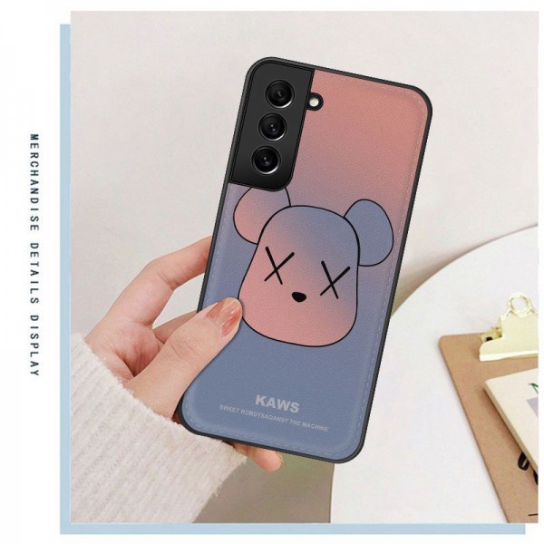 Kaws カウズハイブランド アイフォン16 14 15+ ギャラクシー s24 ultra s23 plus レディースメンズ激安samsung s22 s23 ultra s24ケースカバースタンド付き韓国風セレブ愛用 ギャラクシー s24 s23 ultra アイフォン 15 14 pro maxケース ジャケットスマホケース コピーセレブ愛用全機種対応ハイブランドケース パロディ