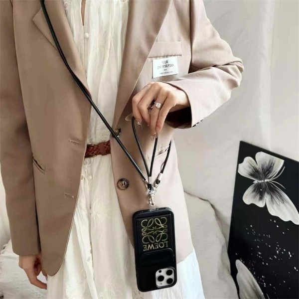 LOEWE ロエベブランドiphone 16 15 plus 16 pro maxケースiphone 16/14 pro/15 pro max 16 plus カバー ストラップ付 カード入れ韓国風セレブ愛用 iphone 16 15 アイフォン16 15 14 13pro maxケース ジャケットスマホケース コピーセレブ愛用全機種対応ハイブランドケース パロディ