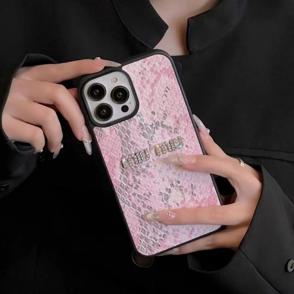 ミュウミュウ MiuMiuブランドiphone 14 plus 15 pro maxケースハイブランド アイフォン15 14+ 13 pro max レディースメンズ激安iphone 14 15 plusケースカバースタンド付きiphone14/13 pro max スマホケース コピー