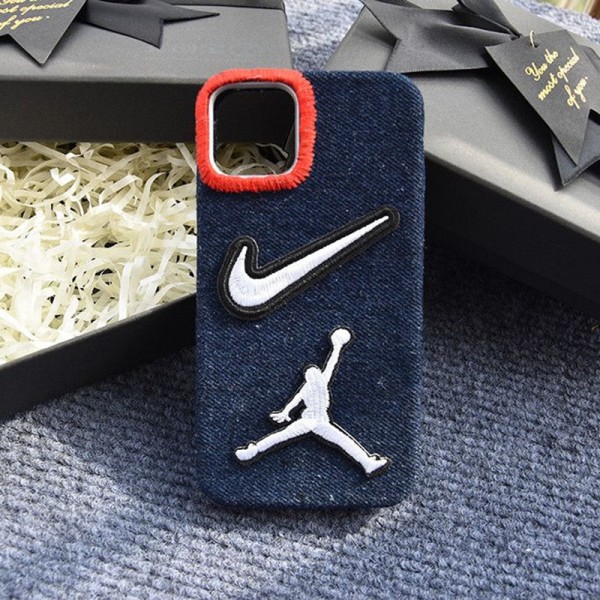 Nike ナイキブランドiphone 18 Pro max 16 17 pro 15 plus 16 pro max 17eケース ストラップ付 カード入れセレブ愛用全機種対応ハイブランドケース パロディiphone 18pro 17 air 16 15 14/13 pro max 17スマホケース コピー