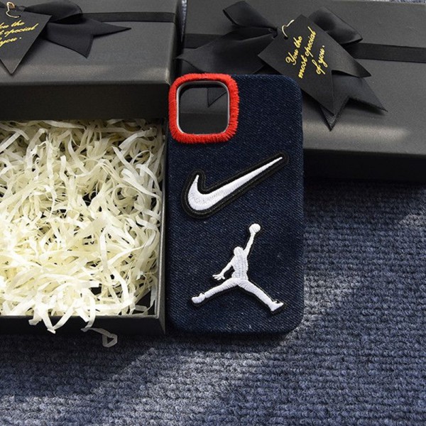 Nike ナイキブランドiphone 18 Pro max 16 17 pro 15 plus 16 pro max 17eケース ストラップ付 カード入れセレブ愛用全機種対応ハイブランドケース パロディiphone 18pro 17 air 16 15 14/13 pro max 17スマホケース コピー
