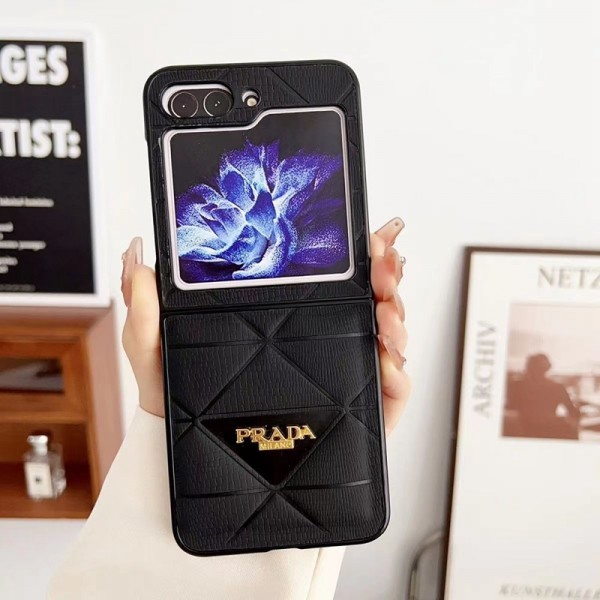 Prada プラダブランドgalaxy z flip 5 4 fold5 2023ケース折り畳み可ギャラクシー z fold5 4 3ケース 革製韓国風セレブ愛用 galaxy z flip 5 4 3ケース ジャケットスマホケース コピーセレブ愛用全機種対応ハイブランドケース パロディ