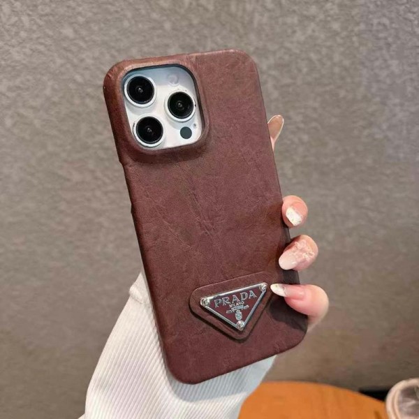 Prada プラダブランドiphone 16 15 plus 16 pro maxケースおしゃれiphone 16  pro max15 14 13 12 ケースPrada 耐衝撃 iphone16 pro 14 15 16 plusケースカバースタンド付きセレブ愛用全機種対応ハイブランドケース パロディ