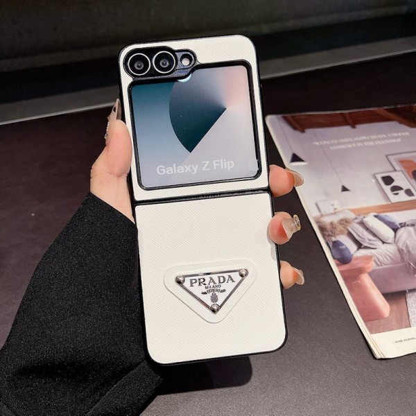 Prada プラダハイブランド サムソン galaxy z flip 1/2/3/4/5 6 /7fold 7/6 5 4 3 カバーケースレディースメンズ激安折り畳み可 Prada ギャラクシー z fold 7 6 5 4 3ケース 革製galaxy fold 7 6 5 4 3 2ケースカバースタンド付きセレブ愛用全機種対応ハイブランドケース パロディ
