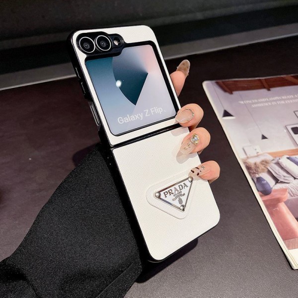 Prada プラダハイブランド サムソン galaxy z flip 1/2/3/4/5 6 /7fold 7/6 5 4 3 カバーケースレディースメンズ激安折り畳み可 Prada ギャラクシー z fold 7 6 5 4 3ケース 革製galaxy fold 7 6 5 4 3 2ケースカバースタンド付きセレブ愛用全機種対応ハイブランドケース パロディ