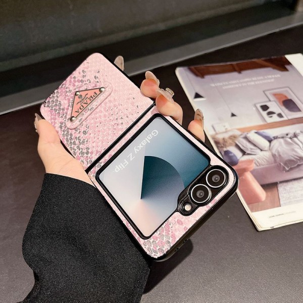 Prada プラダブランドgalaxy z flip 7 6 5 4 fold5 6 7 2025ケースハイブランド サムソン galaxy z flip 1/2/3/4/5 6 /7fold 7/6 5 4 3 カバーケースレディースメンズ激安韓国風セレブ愛用 galaxy z flip 7 6 5 4 3ケース ジャケットスマホケース コピーセレブ愛用全機種対応ハイブランドケース パロディ