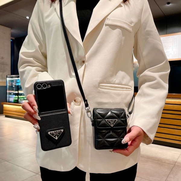 Prada プラダブランドgalaxy z flip 7 6 5 4 fold5 6 7 2025ケースgalaxy fold 7 6 5 4 3 2ケースカバースタンド付き韓国風セレブ愛用 galaxy z flip 7 6 5 4 3ケース ジャケットスマホケース コピーセレブ愛用全機種対応ハイブランドケース パロディ