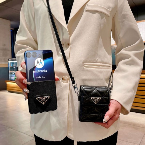Prada プラダブランドgalaxy z flip 7 6 5 4 fold5 6 7 2025ケースgalaxy fold 7 6 5 4 3 2ケースカバースタンド付き韓国風セレブ愛用 galaxy z flip 7 6 5 4 3ケース ジャケットスマホケース コピーセレブ愛用全機種対応ハイブランドケース パロディ