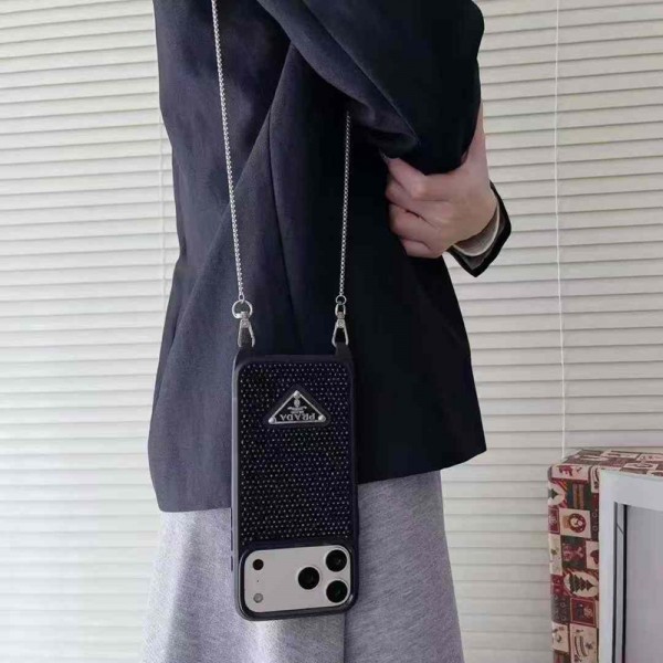 Prada プラダブランドiphone 16 17 pro 15 plus 16 pro maxケースiphone16 17 pro air 14 15 16 plusケースカバースタンド付き韓国風セレブ愛用 iphone 16 15 17 air アイフォン17 16 15 14 13pro maxケース ジャケットスマホケース コピーセレブ愛用全機種対応ハイブランドケース パロディ