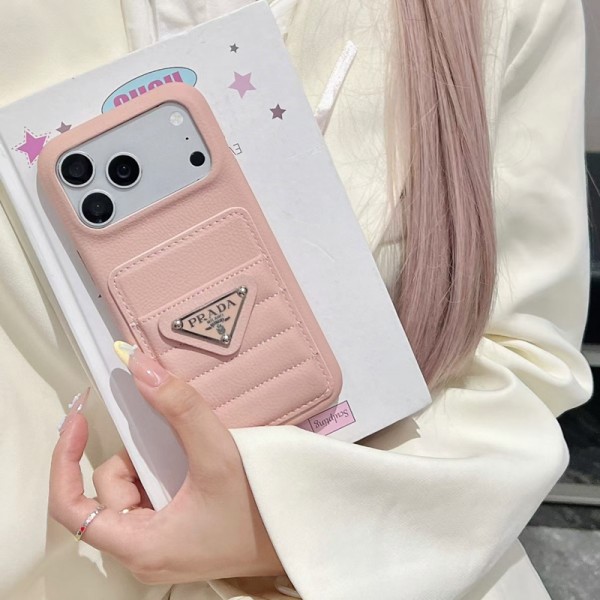 Prada プラダブランドiphone 18 Pro max 16 17 pro 15 plus 16 pro max 17eケースiphone 18pro max/16 17 pro air 14 15 16 plus 17ケースカバースタンド付き韓国風セレブ愛用 iphone 18 17e 16 15 17 air アイフォン17 16 15 14 18pro maxケース ジャケットスマホケース コピーセレブ愛用全機種対応ハイブランドケース パロディ