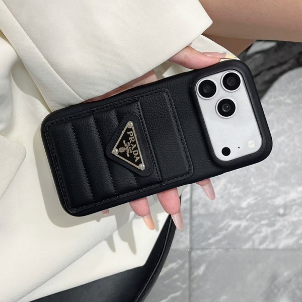 Prada プラダブランドiphone 18 Pro max 16 17 pro 15 plus 16 pro max 17eケースiphone 18pro max/16 17 pro air 14 15 16 plus 17ケースカバースタンド付き韓国風セレブ愛用 iphone 18 17e 16 15 17 air アイフォン17 16 15 14 18pro maxケース ジャケットスマホケース コピーセレブ愛用全機種対応ハイブランドケース パロディ