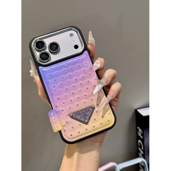 Prada プラダブランドiphone 18 Pro max 16 17 pro 15 plus 16 pro max 17eケースiphone 18/17Pro/16/14 pro/15 pro max 16 plus 17 17eカバーiphone 18pro max/16 17 pro air 14 15 16 plus 17ケースカバースタンド付き韓国風セレブ愛用 iphone 18 17e 16 15 17 air アイフォン17 16 15 14 18pro maxケース