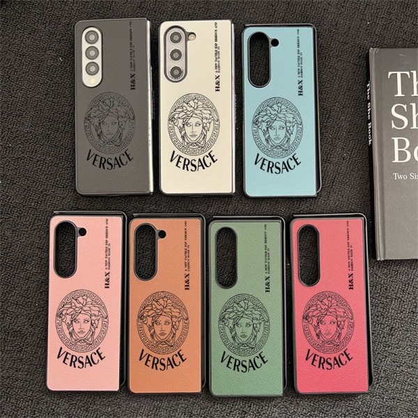 Versace ヴェルサーチブランドgalaxy z flip 7 6 5 4 fold5 6 7 2025ケース韓国風セレブ愛用 galaxy z flip 7 6 5 4 3ケース ジャケットスマホケース コピーセレブ愛用全機種対応ハイブランドケース パロディgalaxy z fold 7 6 5 4 3スマホケース コピー