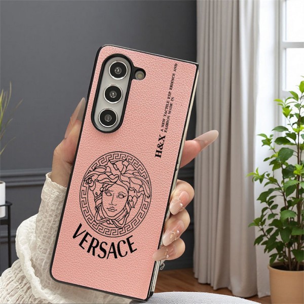 Versace ヴェルサーチブランドgalaxy z flip 7 6 5 4 fold5 6 7 2025ケース韓国風セレブ愛用 galaxy z flip 7 6 5 4 3ケース ジャケットスマホケース コピーセレブ愛用全機種対応ハイブランドケース パロディgalaxy z fold 7 6 5 4 3スマホケース コピー