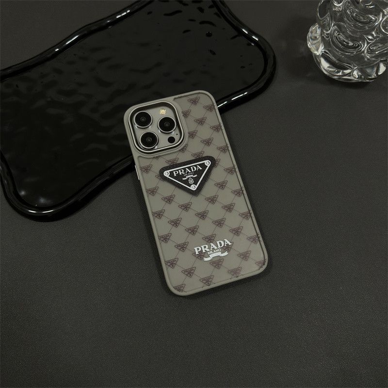 プラダiphone 17Pro/16/14 pro/15 pro max 16 plusカバー